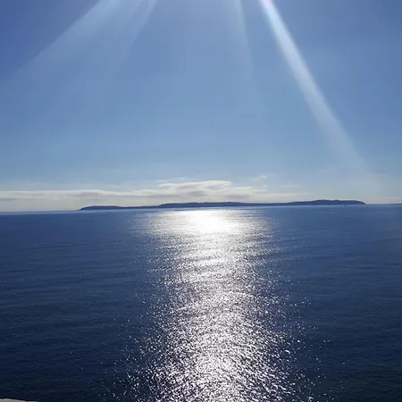 Apartment 1Bed Apartment Sleeps 4 - Sea Views Wifi Parking